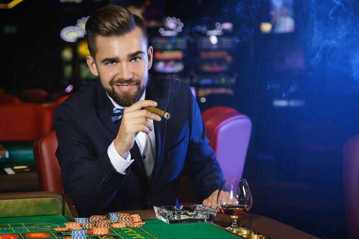 Antarmuka aplikasi Android 56 2d menampilkan menu utama dengan permainan slot dan opsi live casino